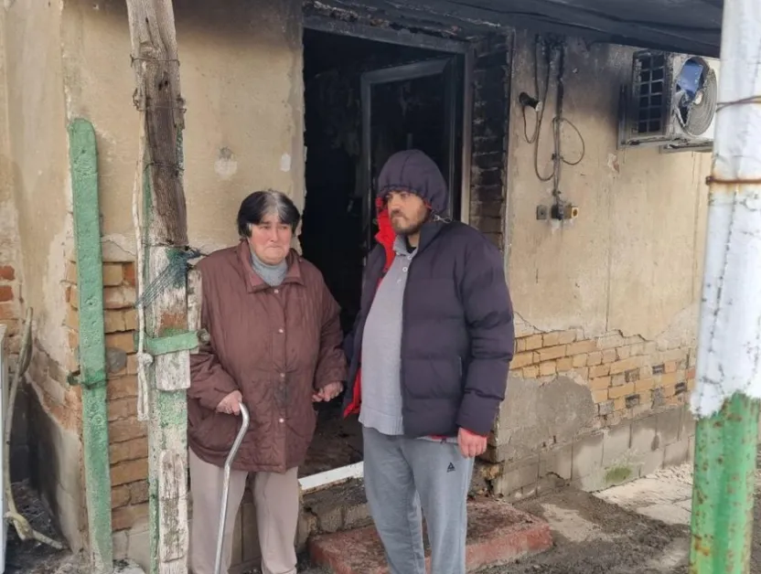 Майка и син от Тръстеник община Долна Митрополия останаха без дом