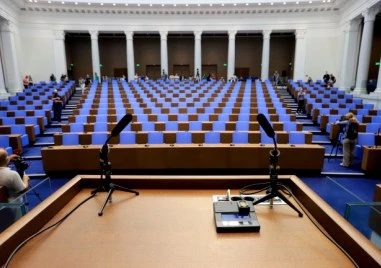 Заради липса на кворум: Промените в Изборния кодекс се отлагат за другата седмица