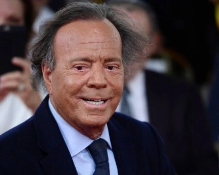 Отхвълиха жалбата за сексуално насилие срещу Хулио Иглесиас