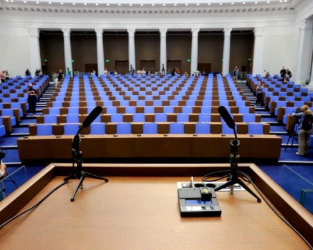 Заради липса на кворум: Промените в Изборния кодекс се отлагат за другата седмица