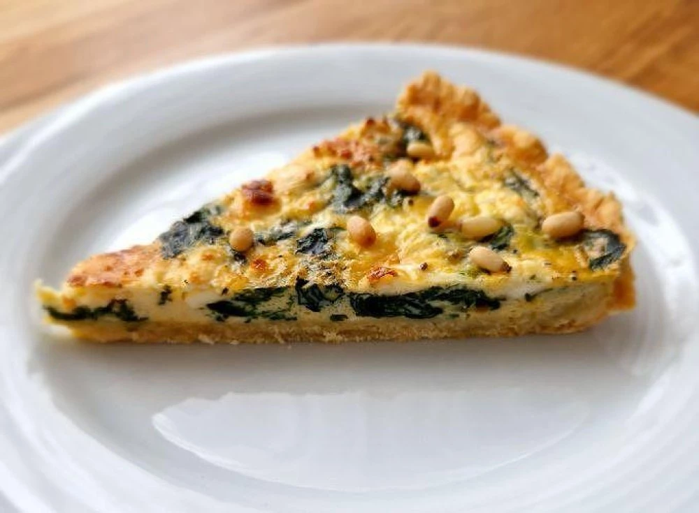 Вкусен и лесен тарт със спанак и сирене