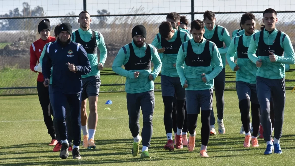 Контролната среща между Ботев и Оболон се отлага заради непрестанния