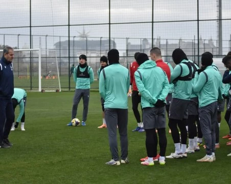 Ботев се прибира от лагера в Турция заради лошото време