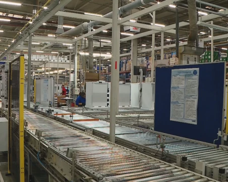 Недостиг на работници в Пловдив: Заводи наемат чужденци и обучават кадри на място