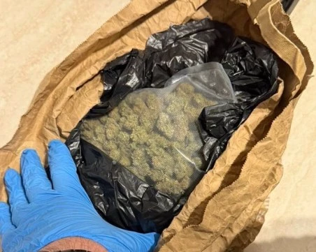 Откриха множество наркотици в апартамент в Слънчев бряг, 23-годишна жена е задържана