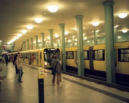 Тийнейджър загина от токов удар на метростанция в Берлин, опитал да вземе електронната си цигара