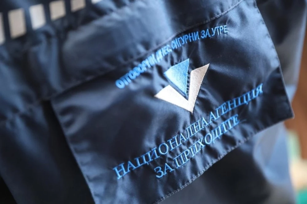 Повишени цени в мебелни магазини: КЗП и НАП получават сигнали за 100% увеличение