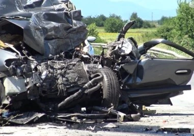 Един е загинал, а 13 души са ранени при катастрофи през последното денонощие