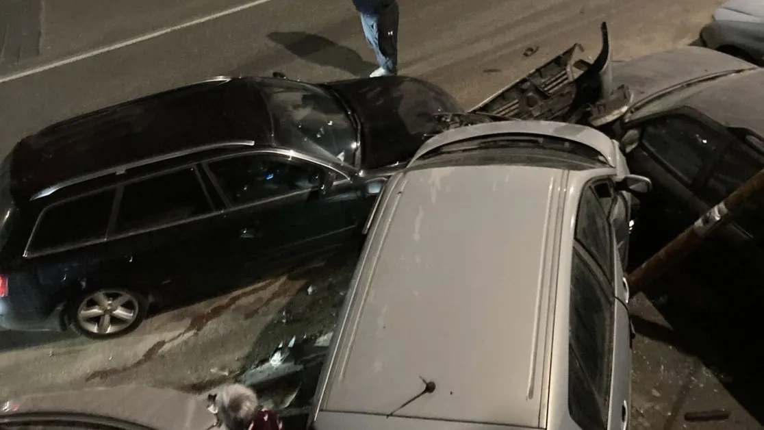 Катастрофа с няколко ударени автомобила е станала тази вечер в