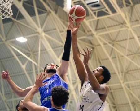 Локо загуби от Рилски спортист в баскетблоно дерби, легендата Христо Бонев изгледа двубоя