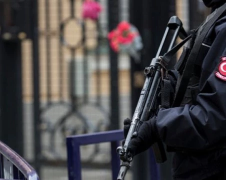 Откриха тялото на обезглавена жена в контейнер за боклук в Истанбул, отрязани са и краката