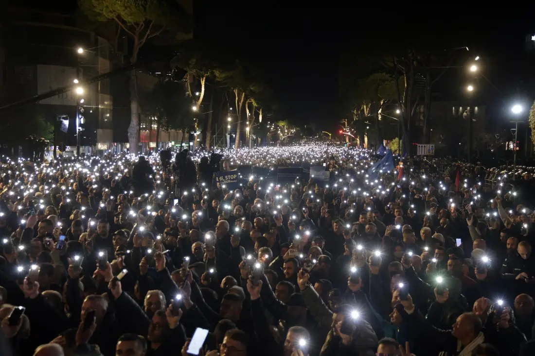 Сблъсъци в Албания, протестиращи поискаха оставката на правителството