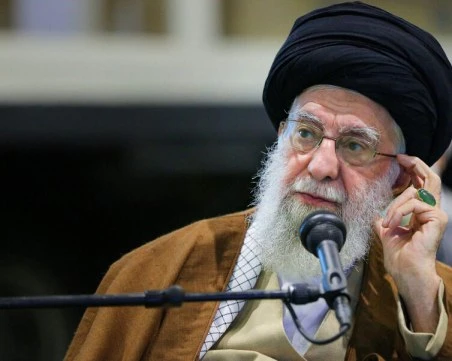 Върховният лидер на Иран се е укрил в бункер