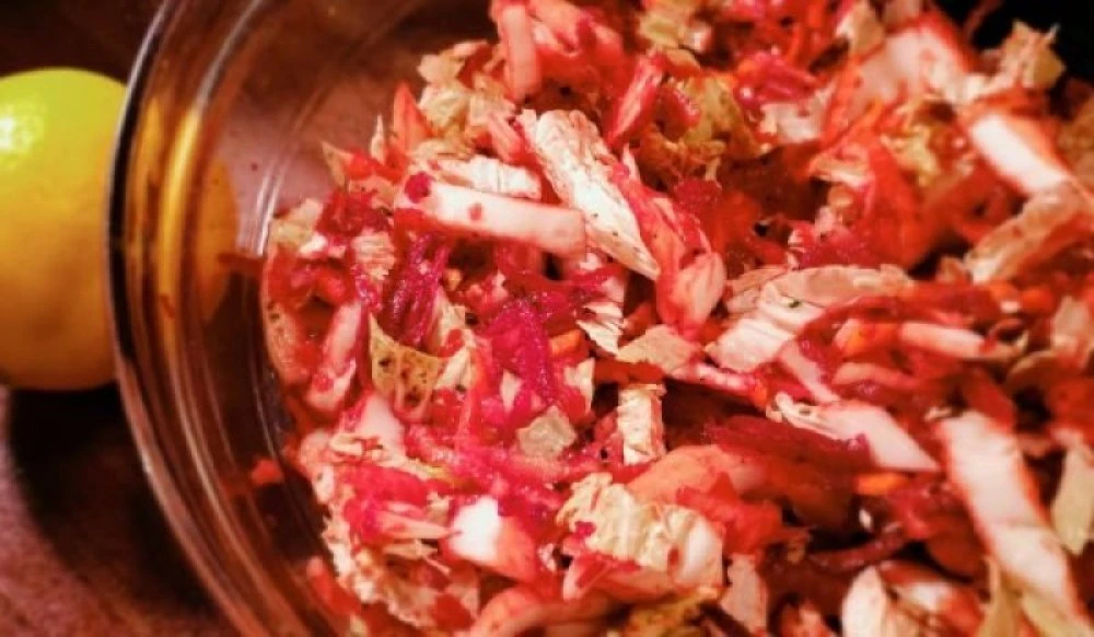 Бърза и свежа - зимна салата с бяла ряпа и цвекло