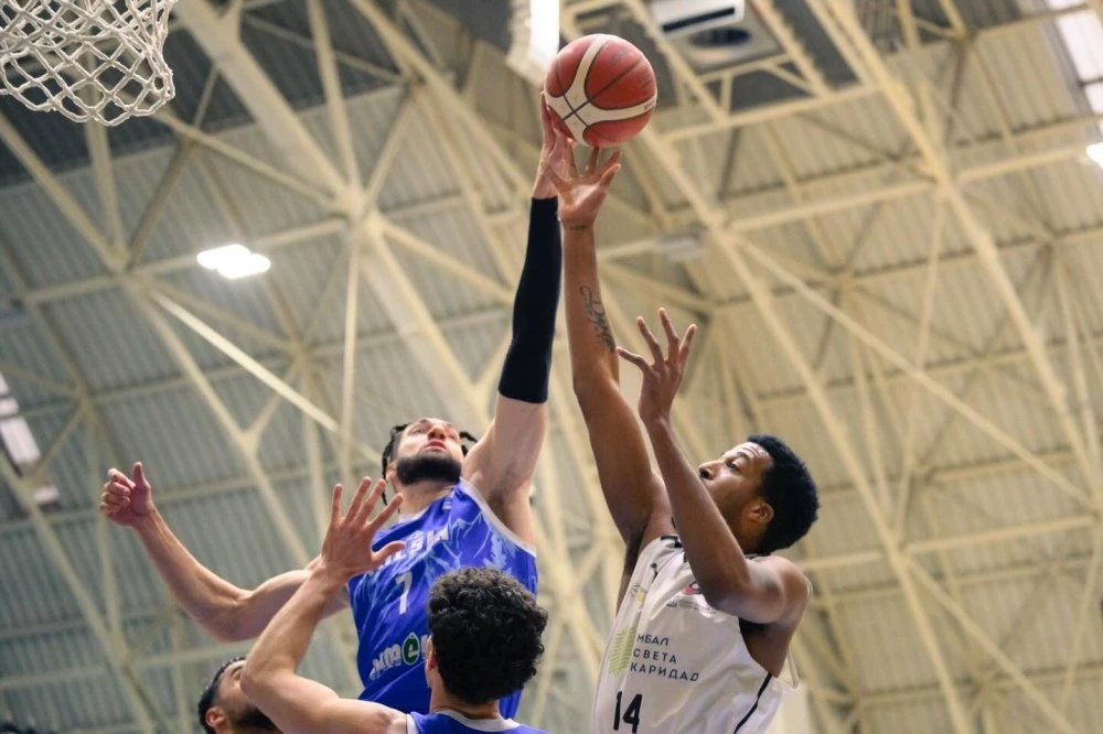 Локо загуби от Рилски спортист в баскетблоно дерби, легендата Христо Бонев изгледа двубоя