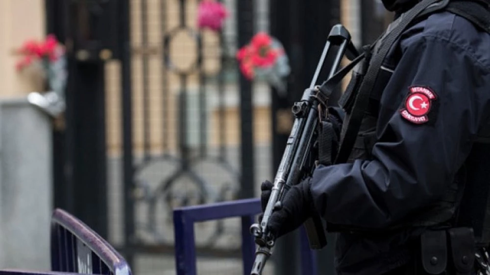 Откриха тялото на обезглавена жена в контейнер за боклук в Истанбул, отрязани са и краката