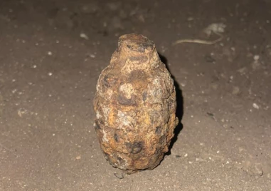 Корозирала ръчна граната е открита при подготовка на жилищен блок