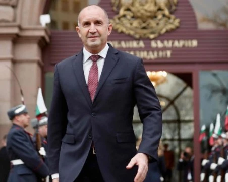 Кой си тръгва с Радев от президентството и кой остава в екипа на Йотова