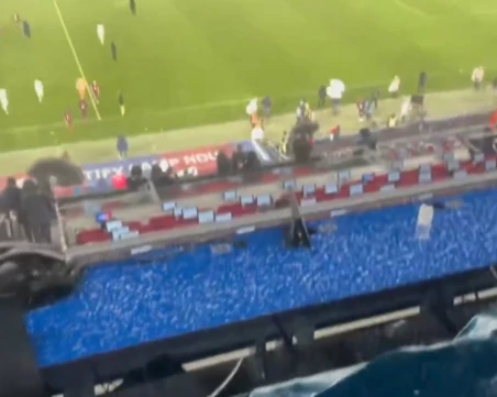 Новият Камп Ноу протече