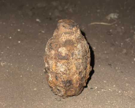 Откриха граната в жилищен блок в Бургас по време на саниране