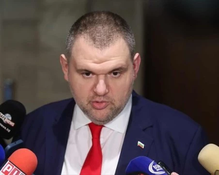 Пеевски иска информация от Росен Желязков относно членството в Съвета за мир