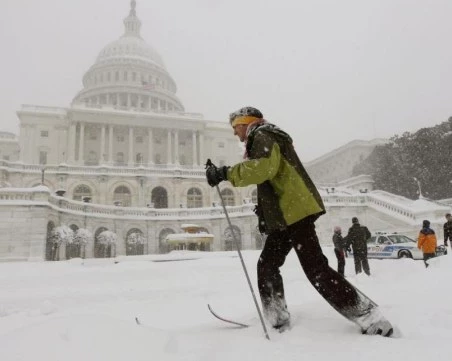 Смъртоносната зимна буря в САЩ: 11 жертви и милион домакинства без ток