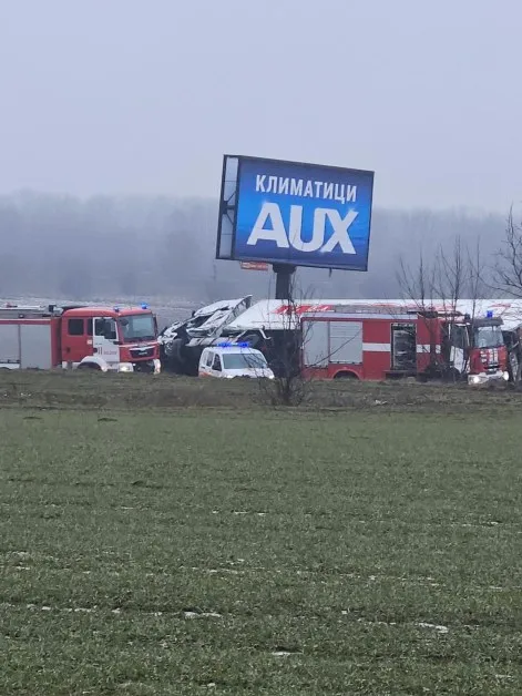 Тежка катастрофа между три тира и кола край Видин, има загинал