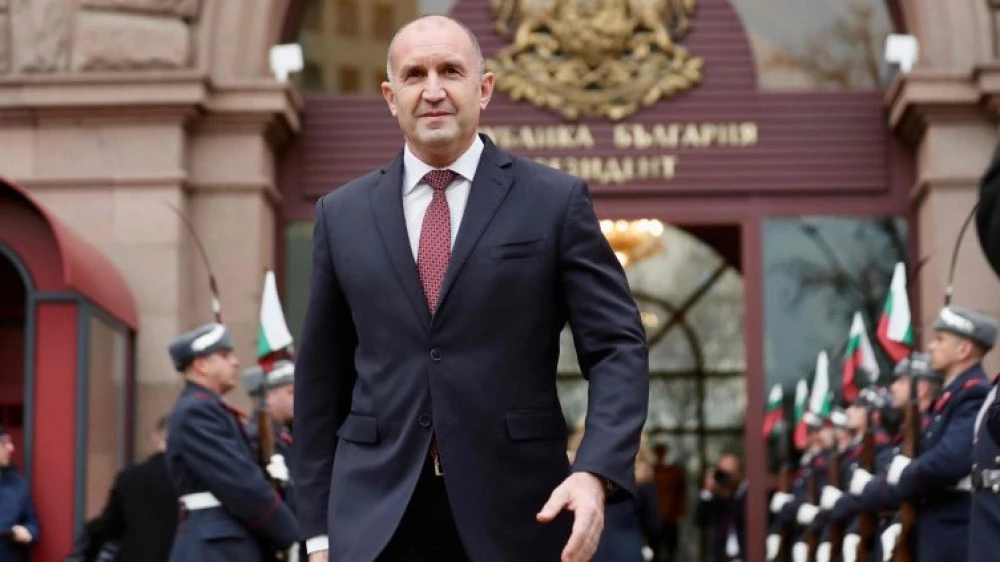 Кой си тръгва с Радев от президентството и кой остава в екипа на Йотова