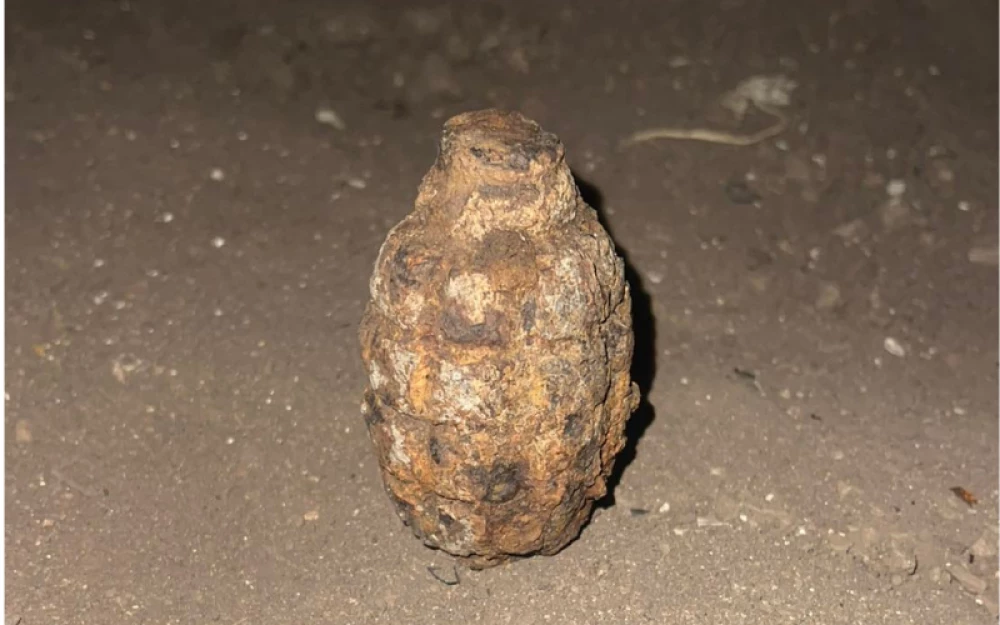 Откриха граната в жилищен блок в Бургас по време на саниране