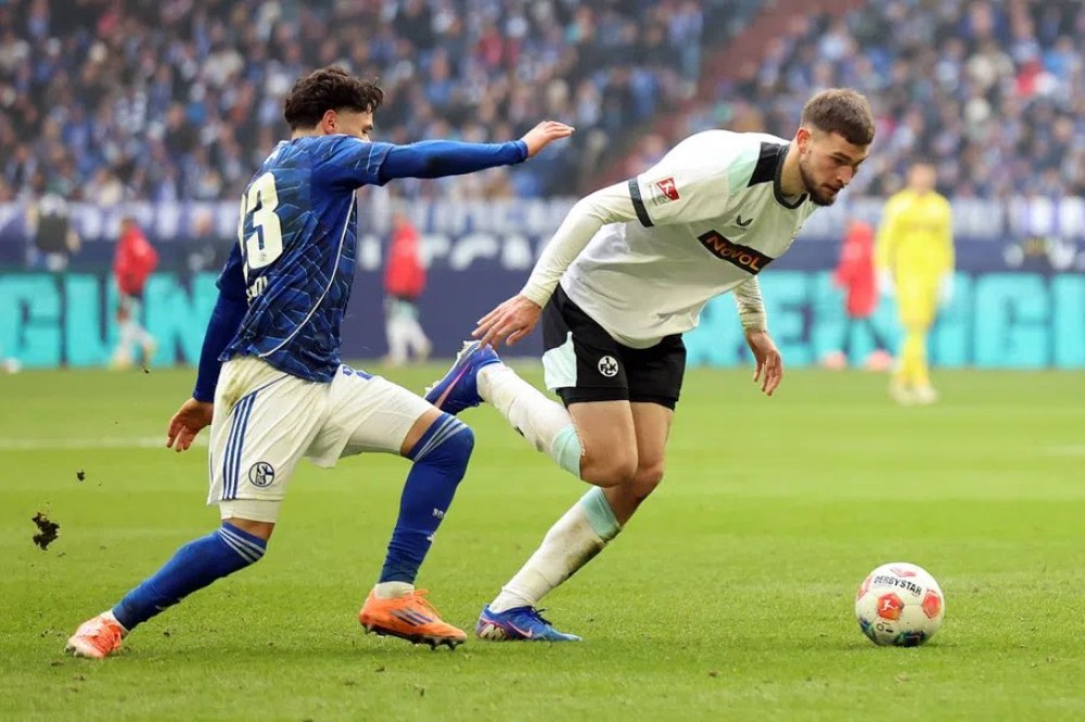 Пловдивски национал дебютира за Кайзерслаутерн срещу Джеко и пред близо 63 000 зрители