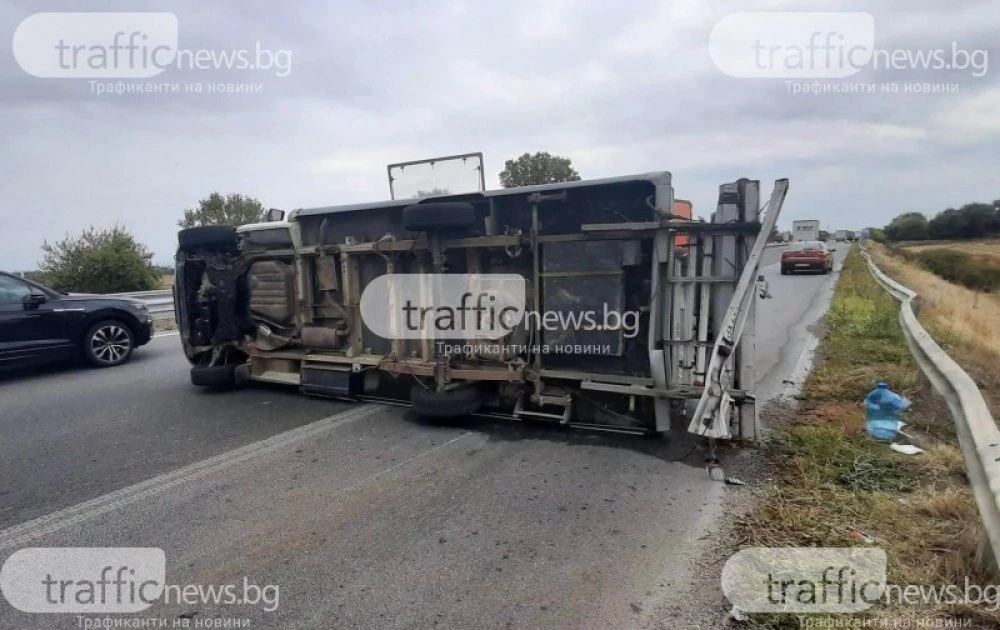 Шофьор на камион е загинал днес по обед във верижна