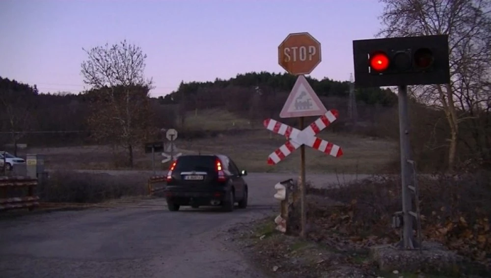 Влак блъсна пешеходец на жп прелез край Пловдив