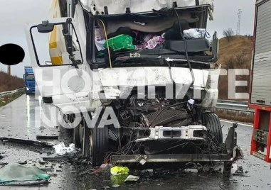 Шофьор загина след като тежкотоварният автомобил който е управлявал  се вряза