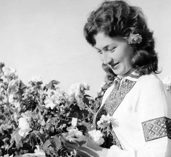 Почина първата Царица Роза – Стефка Таралежкова Тъжната вест съобщиха