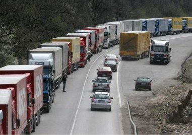 Превозвачите блокираха границата със Северна Македония