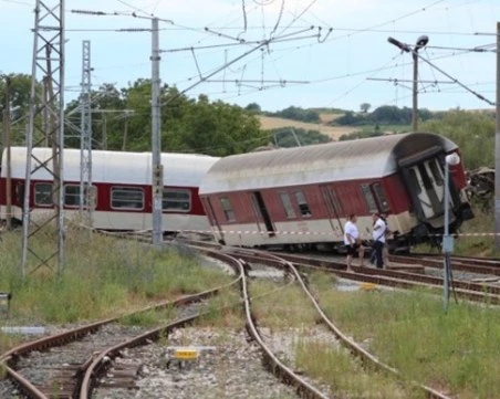 Два влака се удариха в Старозагорско