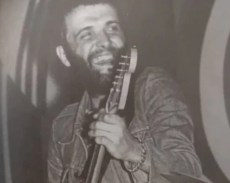 Личо Стоунса – китарата, която създаде пловдивския рок