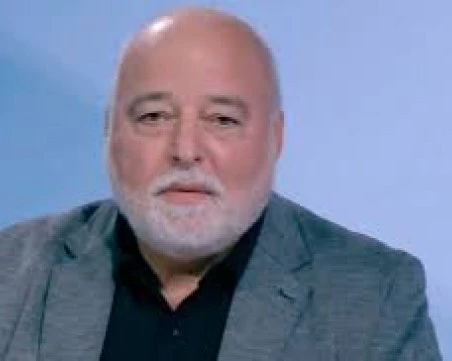 Станимир Карапетков си е подал отвод от изпитната комисия, не е отстранен, съобщиха от СНАТЕБ