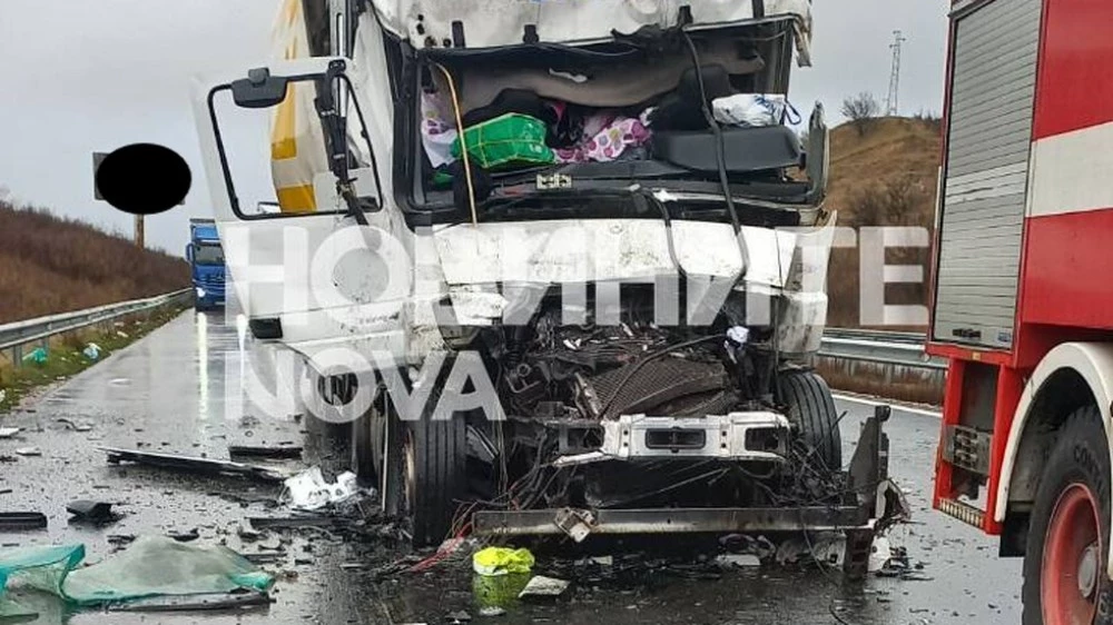 Камион се вряза в опашка от тирове на 