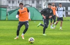 Синът на Кривия със съмнения за тежка контузия, напусна лагера на Локо в Турция