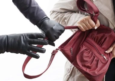 Непълнолетна извърши ловка кражба на публично място в Пловдив Грабежът