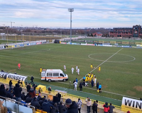 Ботев победи Спартак Варна в контрола, линейка влезе на терена