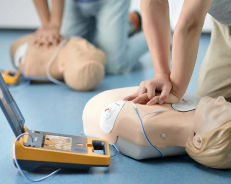 Правителството с важна промяна - разполагат дефибрилатори на публични места за спешни случаи