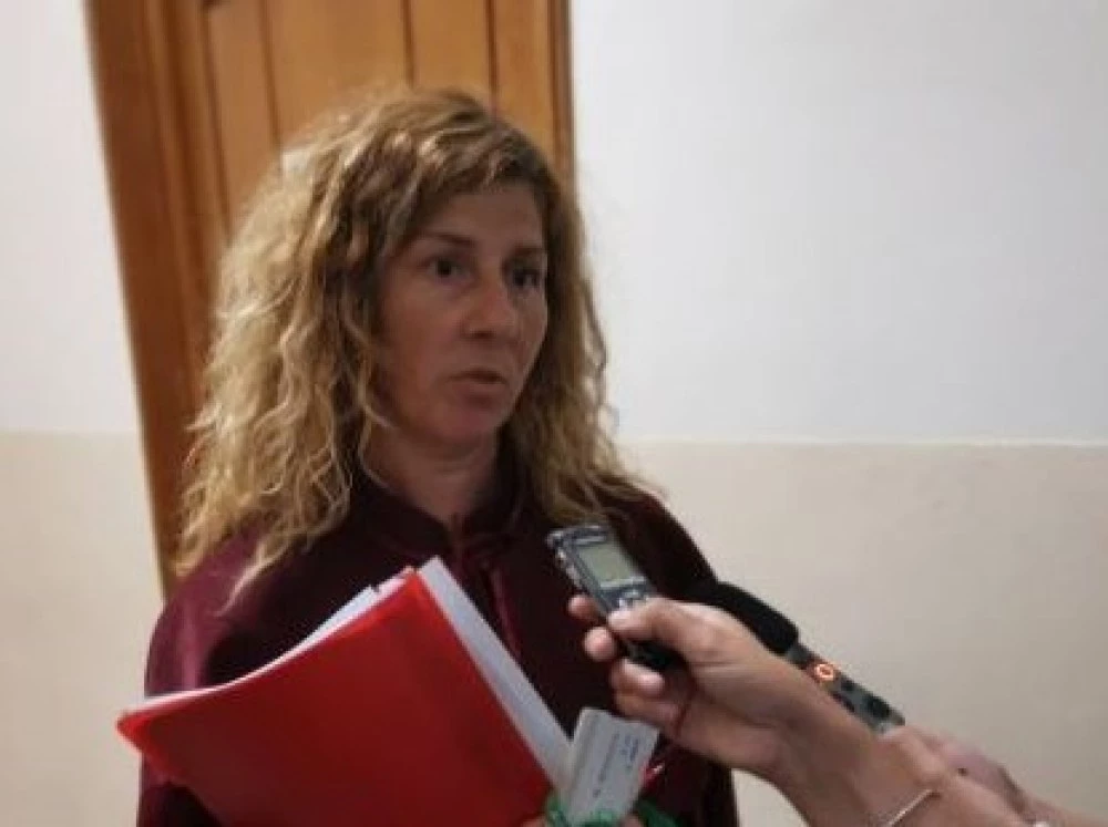 Клиентка откри свои смущаващи кадри в интернет след посещение в център за красота в Бургас