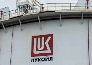 Карлайл: Ще запазим работните места в Лукойл, рафинериите няма да спират