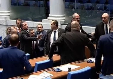 Напрежението в Народното събрание отново се покачи а главните действащи