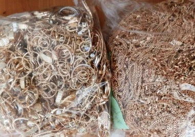 Митничари откриха близо 1 килограм златни бижута за над 152 000 евро