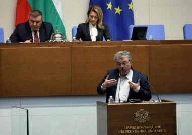 Председателят на Народното събрание Рая Назарян наложи наказание порицание на Манол