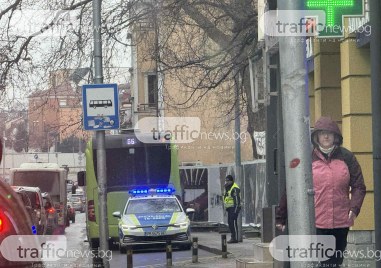 Пътник падна в автобус в Пловдив след рязко спиране СНИМКИ