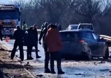 Повдигнаха обвинение на шофьора на тира, причинил тежката катастрофа със загиналия бивш кмет